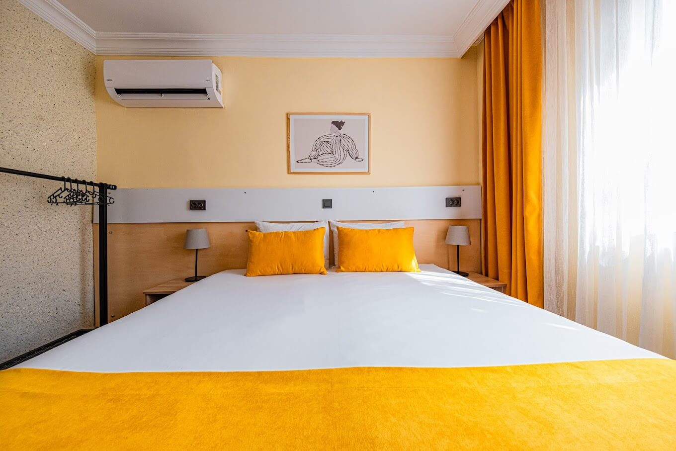 Ten Apart Hotel logo